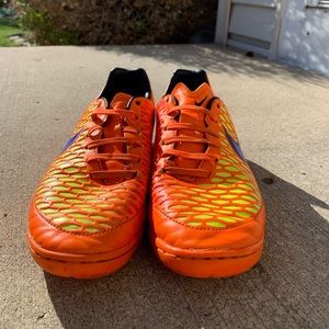 Indoor Nike Magista Soccer Cleats (Men's 7.5)